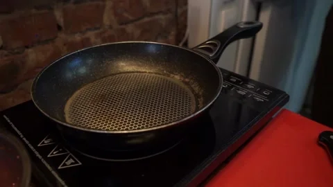 Frying pan on the stove Stock Footage 159881202