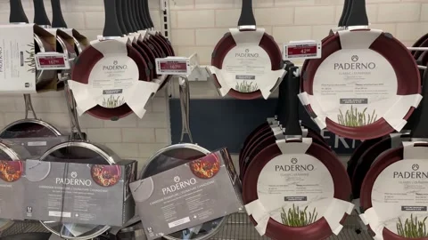 Frying pans on display 스톡 동영상 224340365
