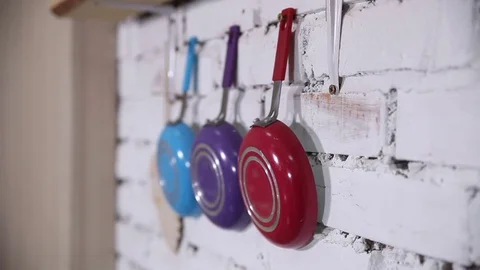 Frying pans on the wall Vídeo Stock 73977279