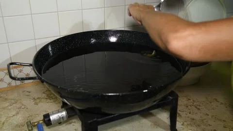 Frying Pettole - Typical dish of South of Italy Video stock 139924604