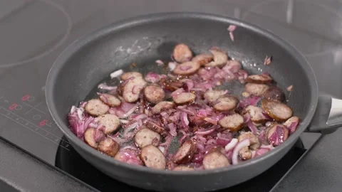 Frying pork sausage with red onion for Ragout. Видео 138294538