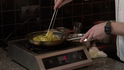 Frying Rolini 스톡 동영상 150269216