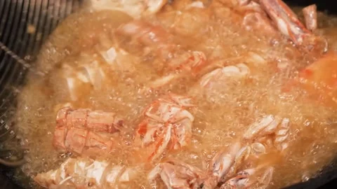 Frying Shrimp Shells and Heads in Hot Oil to Make Rich Seafood Stock 스톡 동영상 344223232