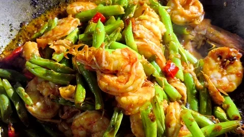 Frying shrimps with long beans  in pan, in door  Chiangmai  Thailand. Stock Footage 293520780
