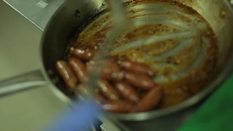Frying Susages In A Pan 動画素材 94466465