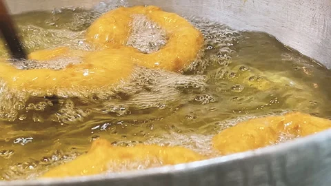 Frying  traditional Peruvian picarones. Vidéo 344988569