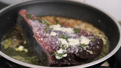 Frying tuna with bay leaf on frying pan Video stock 116735163
