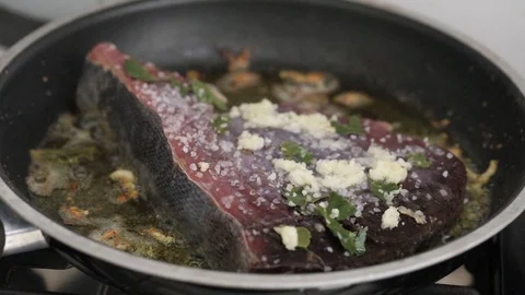 Frying tuna with bay leaf on frying pan Video stock 116735425