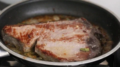 Frying tuna with bay leaf on frying pan Stock-Footage 116735580