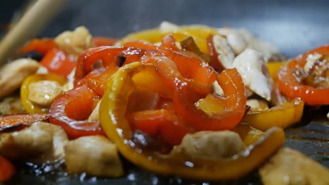 Frying vegetable roast with meat and rings of red and yellow bell pepper with sa Stockbeeldmateriaal 224540376