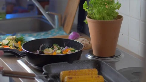 Frying vegetables and chicken white meat. Видео 77492997
