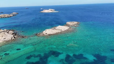 Ftelia Beach Drone View – Natural Coastline of Mykonos Vídeos de archivo 339139775