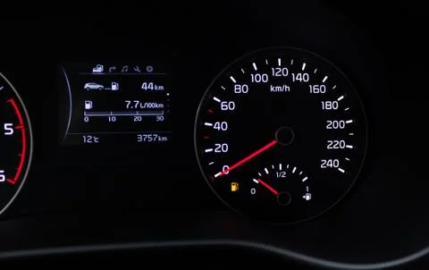 Fuel consumption theme. Empty tank indicator on car dashboard Foto stock