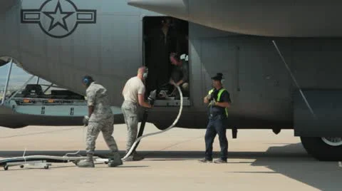 Fueling a C130 (HD) c 스톡 동영상 11898000