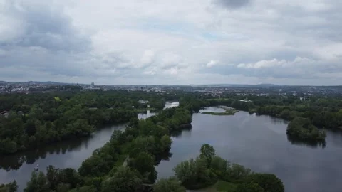 The Fulda River in the city of Kassel 動画素材 335465814