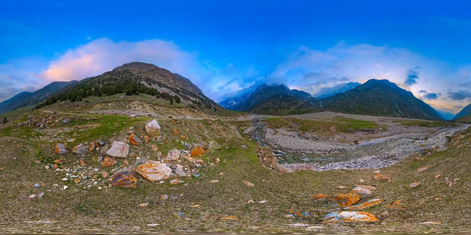 Full 360 panorama of dramatic mountain range over a peaceful valley in Stock Photos