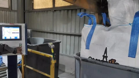 Full Big Bag Filling Process with Industrial Dust and Automated Control, 4K 動画素材 331445877