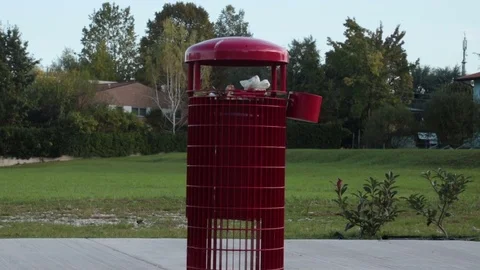 Full bin at the park Stock Footage 83600040