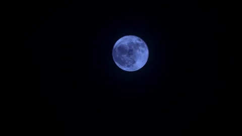 Full Blue moon with thin clouds passing by in real time Stock Footage 343945588