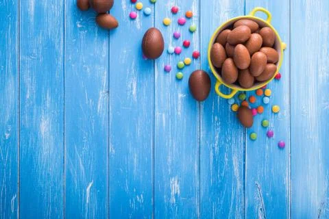 Full bowl of Easter chocolate eggs Stock Photos