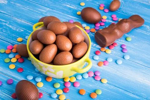 Full bowl of Easter chocolate eggs Stock Photos