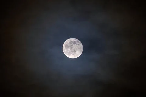 Full bright moon with illuminated clouds in front of it. Foto stock