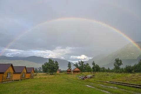 Full double rainbow over the forest Foto stock