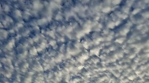 Full frame altocumulus clouds sky background Stockfoto's