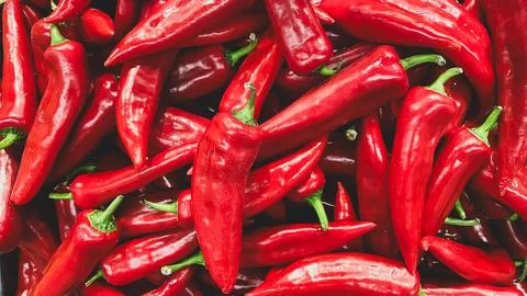 Full frame background of vibrant fresh red peppers on display at a supermar.. Fotos Stock