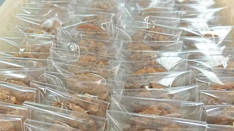 Full frame background of wrapped chocolate chip cookies in rows. Stock-Footage 346532664