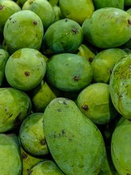 Full frame pattern background of fresh raw green mangoes at market Stock Photos
