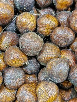 Full frame pattern of fresh brown snake fruit salak background at market Stock Photos