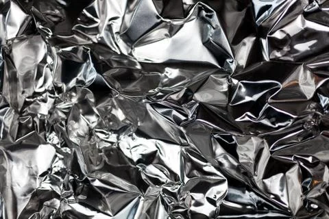 Full frame take of a sheeT of crumpled silver aluminum foil Stockfoto's