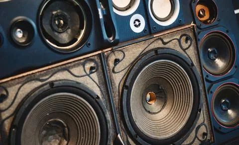 A full-frame wall of old retro speaker cones background concept for music Foto stock
