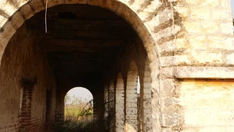 Full gallery view of old cracked building Stock Footage 151900774