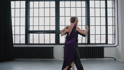 Full growth shot of a pair dancing tango against the background of large windows Vídeo Stock 168631519