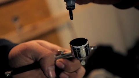 Full HD. Artist hand reloading airbrush. Close-up 動画素材 87145336