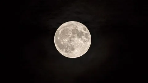 Full HD | Fullmoon Timelapse with passing by clouds 動画素材 153036694