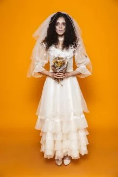 Full length image of dead bride zombie on halloween wearing wedding dress and Foto stock