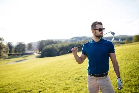 Full length view of man in cap holding golf club and hitting bal Foto stock