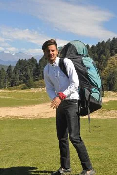 Full length of a young guy looking at camera with carrying Parachute backpack  Foto stock