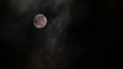 Full moon and clouds Stock-Footage 131245393