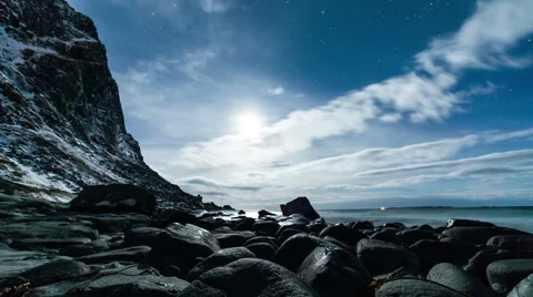 Full moon and clouds timelapse at Lofoten Islands, Norway 스톡 동영상 47557168