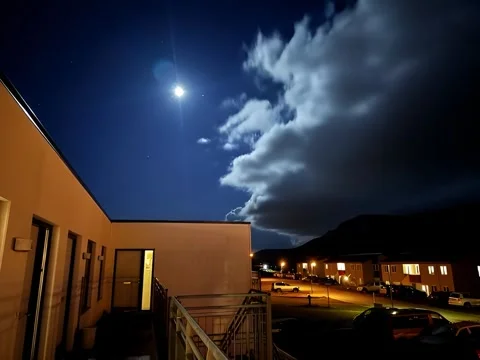 Full moon and clouds timelapse 動画素材 328574182