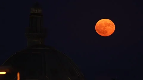 Full moon in the background of the mosque Video stock 245457004