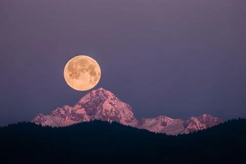 Full moon behind the mountains Stock Photos
