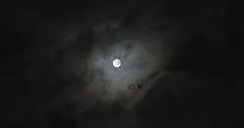 Full moon with black clouds passing front of it - Timelapse Vídeos de archivo 328722025