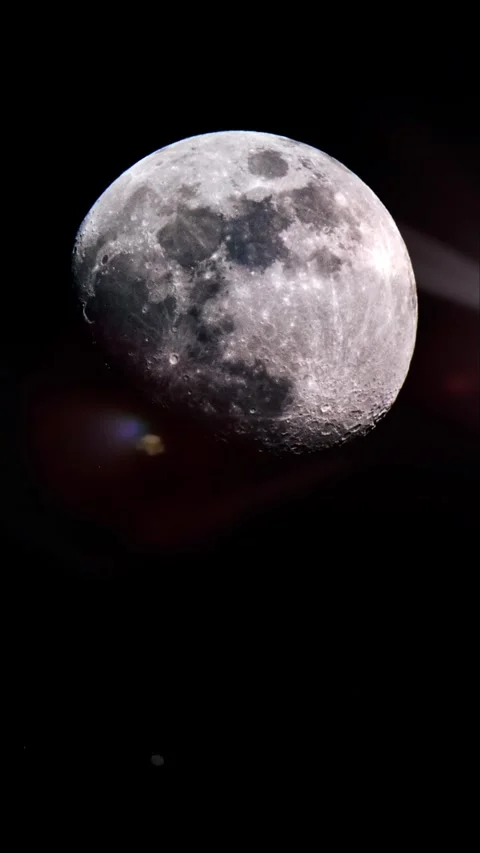 Full moon on black space night background with futuristic lens flares. vertic Vídeo Stock 337046334