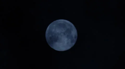 Full Moon Close-up with Clouds Passing By Vídeo Stock 26202689