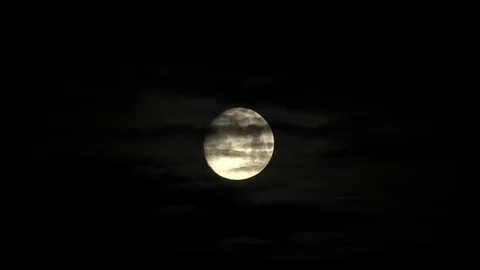 Full moon closes clouds Video stock 85093713